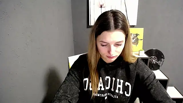 lady olivia  online show from November 4, 3:00 pm