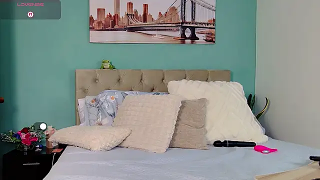 yanella fire online show from October 4, 9:02 pm