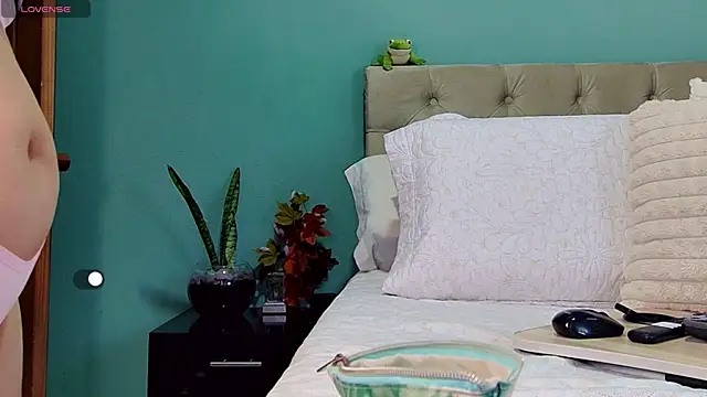 yanella fire online show from November 16, 12:22 pm