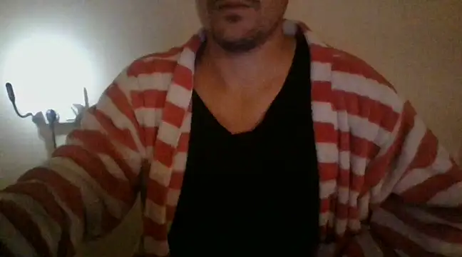 Snapshot of JohnDoe7586 chatting on December 5, 10:12 pm JohnDoe7586 online show from December 5, 10:12 pm