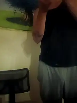 Snapshot of JohnDoe7586 chatting on December 31, 12:43 am JohnDoe7586 online show from December 31, 12:43 am