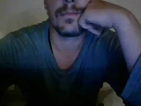 Snapshot of JohnDoe7586 chatting on January 5, 9:47 pm JohnDoe7586 online show from January 5, 9:47 pm