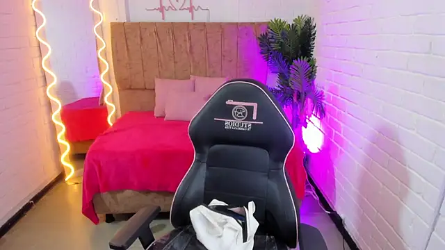 Chiara tay online show from October 14, 7:14 pm