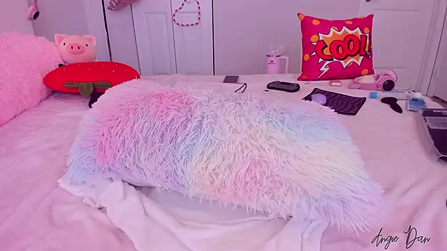 AngieDaniels1 online show from March 13, 5:28 pm