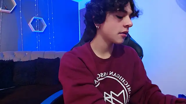 Luke Howland online show from December 24, 6:06 pm