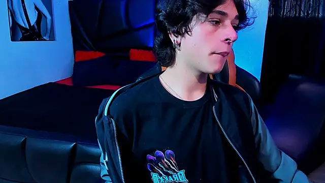 Luke Howland online show from January 28, 8:15 pm