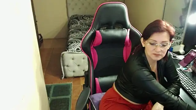 Carol Scottt online show from December 8, 4:14 am