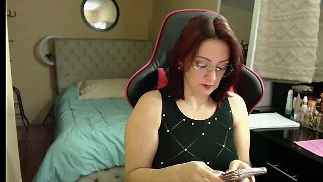 Carol Scottt online show from September 26, 8:35 pm