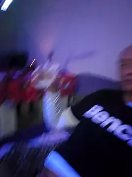 McdyllanXX online show from December 9, 12:12 am