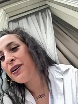 CarolaDrago online show from February 21, 4:26 pm