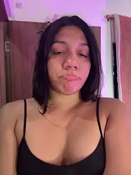 Snapshot of Oficial_angela chatting on October 18, 11:27 pm Oficial angela online show from October 18, 11:27 pm