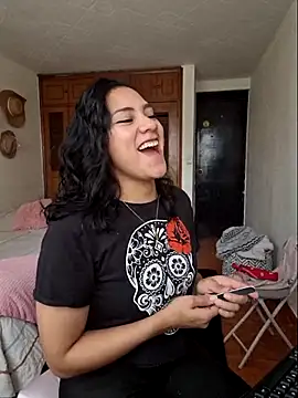 Thaliacooper  online show from March 19, 5:28 pm