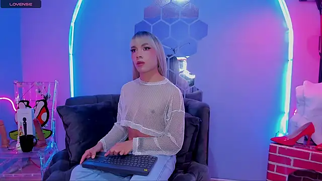 Megan Do Santos online show from January 6, 7:56 pm