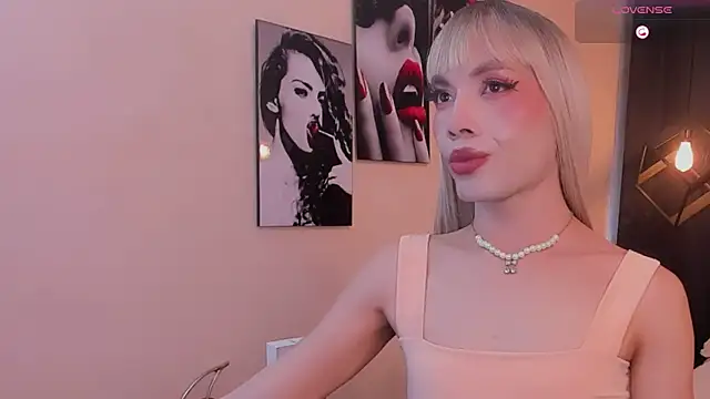 Megan Do Santos online show from February 1, 8:47 pm