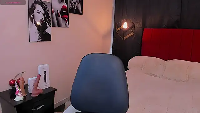 Megan Do Santos online show from February 3, 8:24 pm