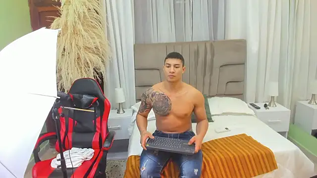 Snapshot of angel_adamx chatting on November 30, 4:00 pm angel adamx online show from November 30, 4:00 pm