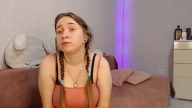 lovely hayley online show from January 3, 9:47 pm