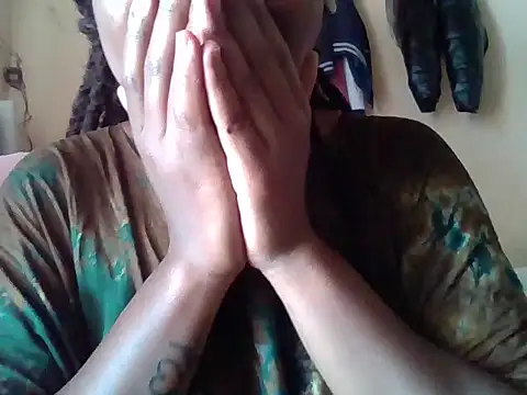 Snapshot of Queen_loveer chatting on October 11, 6:56 am Queen loveer online show from October 11, 6:56 am