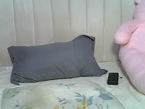 Snapshot of Queen_loveer chatting on November 10, 10:20 pm Queen loveer online show from November 10, 10:20 pm