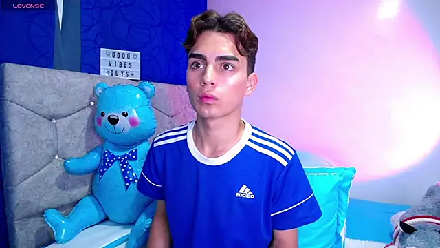 OwenBluee online show from February 26, 3:32 am