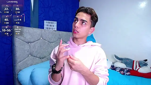 OwenBluee online show from February 27, 8:17 am