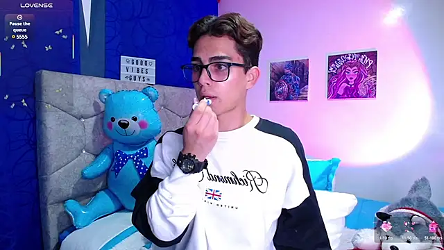 OwenBluee online show from March 14, 8:38 pm