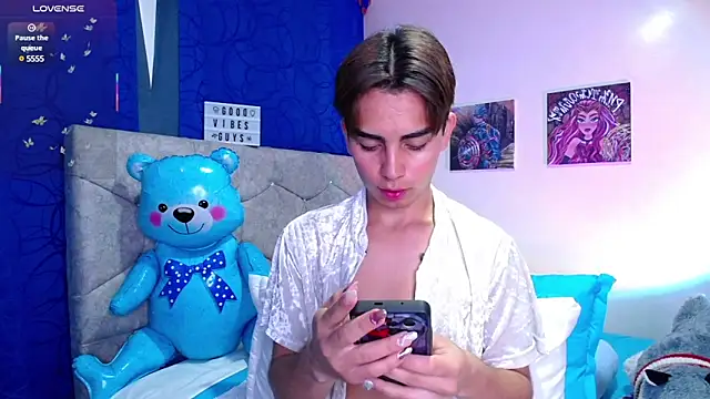 OwenBluee online show from March 15, 1:29 pm