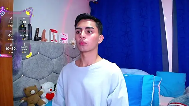 OwenBluee online show from September 17, 3:03 pm