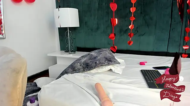 PandoraB  online show from February 13, 2:20 pm