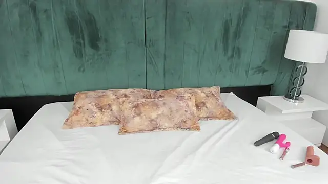 PandoraB  online show from September 24, 11:57 am