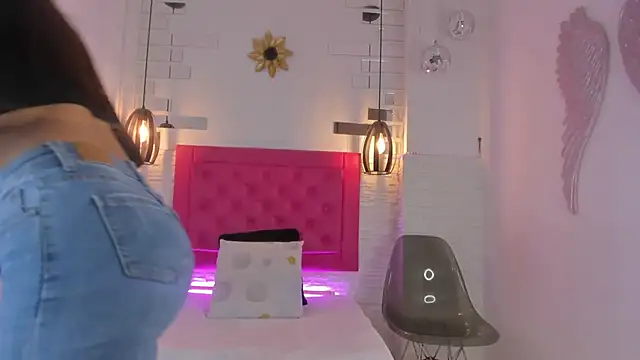 mia six66 online show from March 8, 11:27 am