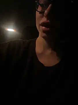 myloveforyouu online show from October 4, 6:44 am