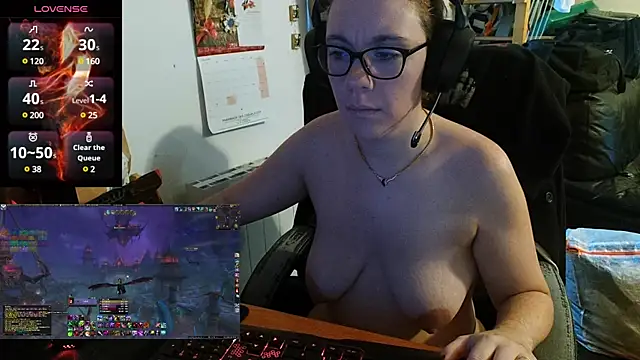 Snapshot of lili-hot-77 chatting on December 18, 8:31 am lili-hot-77 online show from December 18, 8:31 am