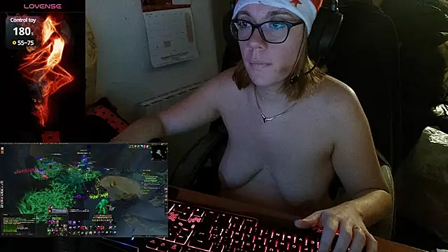 Snapshot of lili-hot-77 chatting on December 22, 8:14 pm lili-hot-77 online show from December 22, 8:14 pm