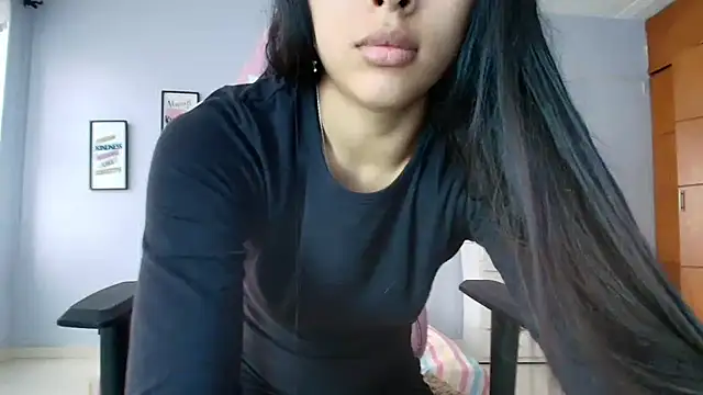 SweetLatiin  online show from February 4, 7:11 pm