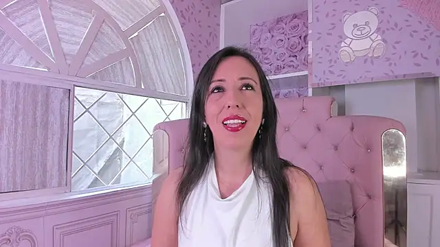 Snapshot of Bonnie__milf chatting on September 16, 12:06 pm Bonnie milf online show from September 16, 12:06 pm