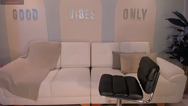 Snapshot of MariaHerrera_ chatting on December 24, 2:21 am MariaHerrera online show from December 24, 2:21 am