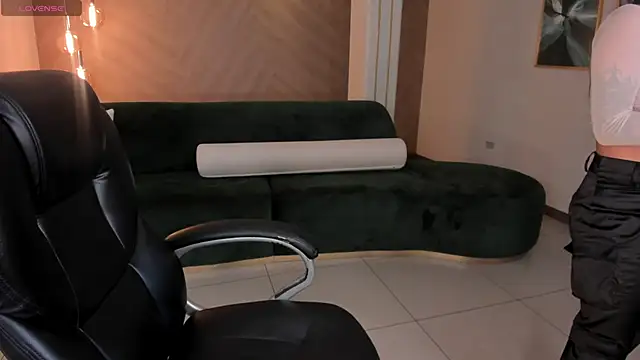 Snapshot of MariaHerrera_ chatting on March 23, 8:37 am MariaHerrera online show from March 23, 8:37 am