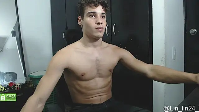 Snapshot of Babylin77 chatting on December 17, 12:23 am Babylin77 online show from December 17, 12:23 am