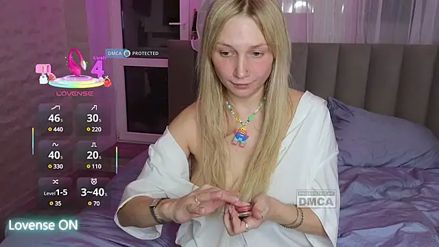 GoodGirl0024 online show from March 15, 8:10 pm