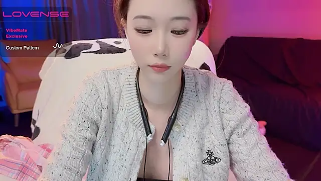 Snapshot of JoooJo_ chatting on December 4, 6:39 pm JoooJo online show from December 4, 6:39 pm