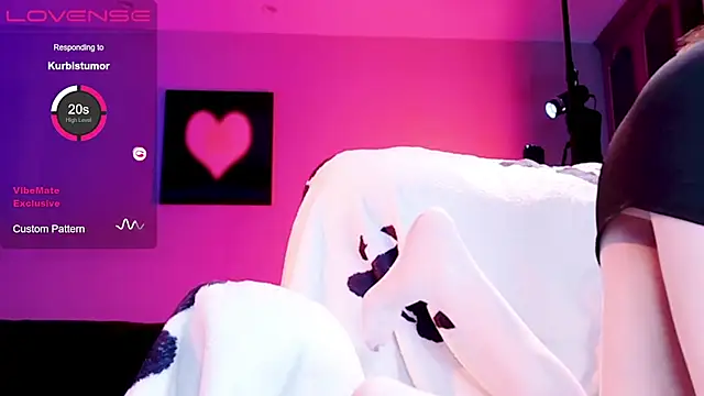 Snapshot of JoooJo_ chatting on February 11, 8:42 pm JoooJo online show from February 11, 8:42 pm