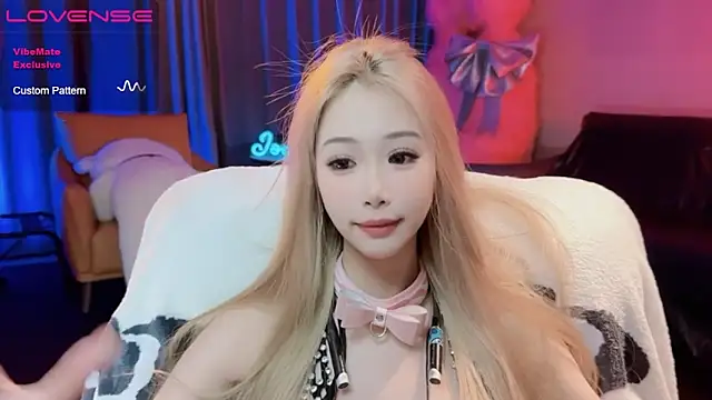 Snapshot of JoooJo_ chatting on March 17, 4:43 pm JoooJo online show from March 17, 4:43 pm