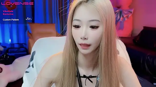 Snapshot of JoooJo_ chatting on March 21, 8:08 pm JoooJo online show from March 21, 8:08 pm