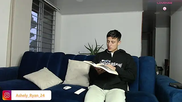 ashely ryan24 online show from March 5, 11:16 pm