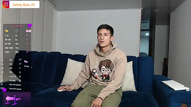 ashely ryan24 online show from March 17, 11:43 pm