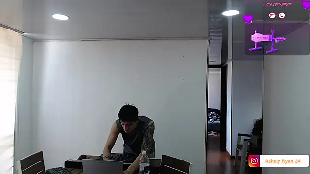 ashely ryan24 online show from November 14, 7:01 pm