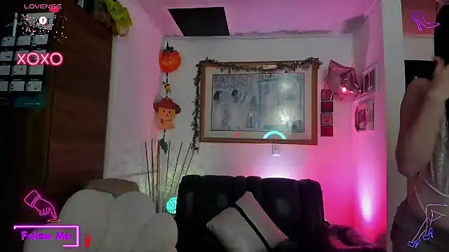 LauGrayJ online show from March 18, 3:20 am