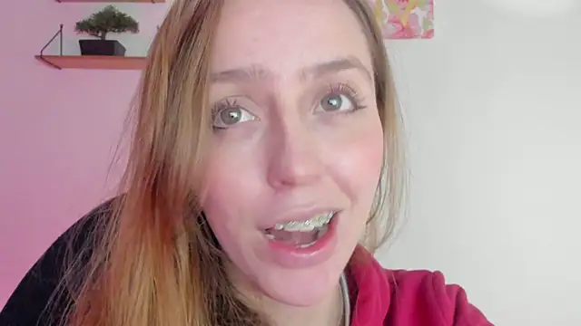 Snapshot of SofiaGc chatting on December 17, 2:44 am SofiaGc online show from December 17, 2:44 am