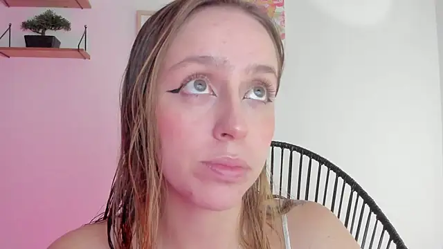 Snapshot of SofiaGc chatting on December 19, 2:56 am SofiaGc online show from December 19, 2:56 am